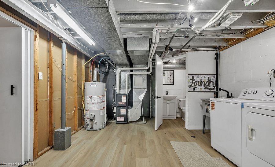 11-78 Bee Street, Woodstock, ON - Indoor Photo Showing Laundry Room