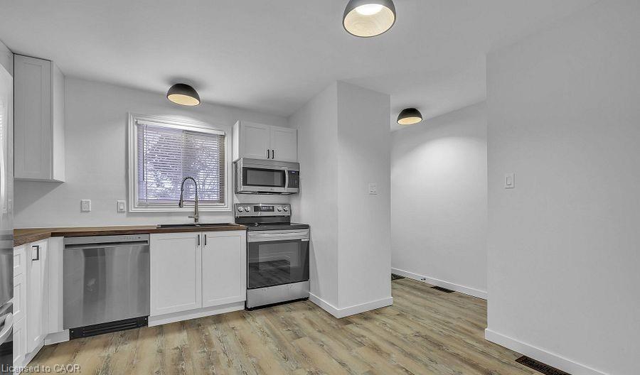 6-125 Bay Street, Woodstock, ON - Indoor Photo Showing Kitchen