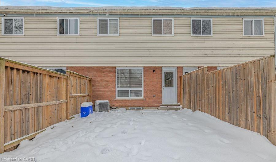 6-125 Bay Street, Woodstock, ON - Outdoor With Exterior