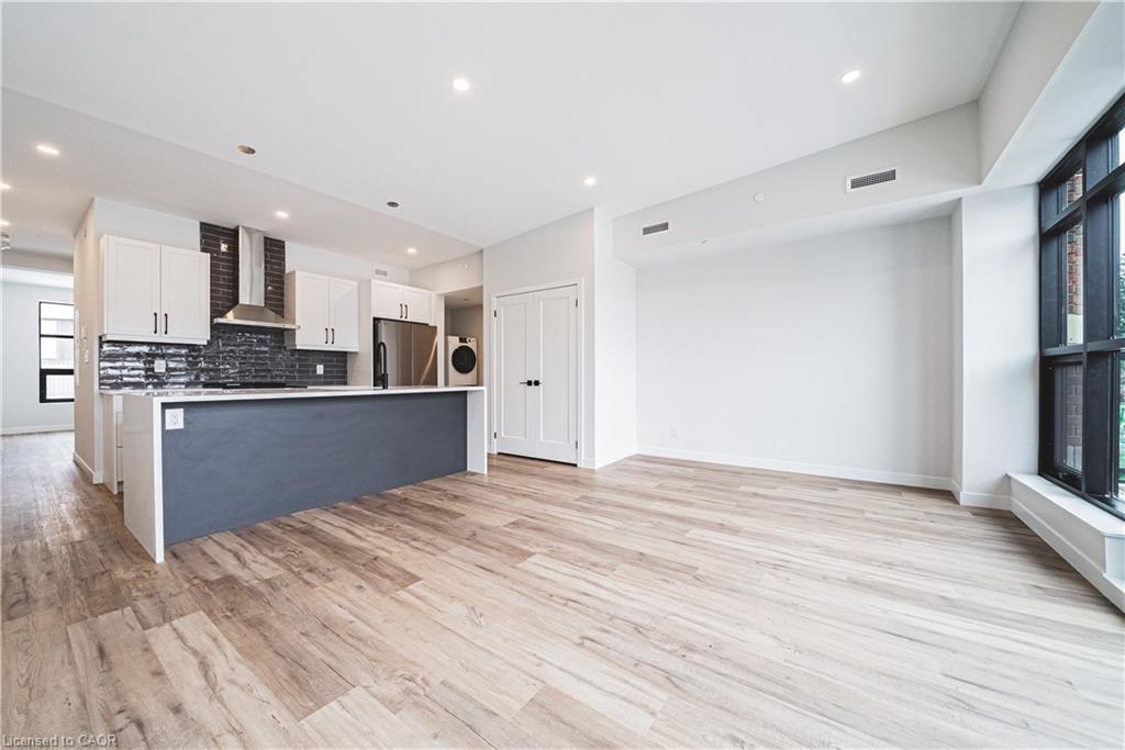 308-555 Sanatorium Road, Hamilton, ON - Indoor Photo Showing Kitchen With Upgraded Kitchen