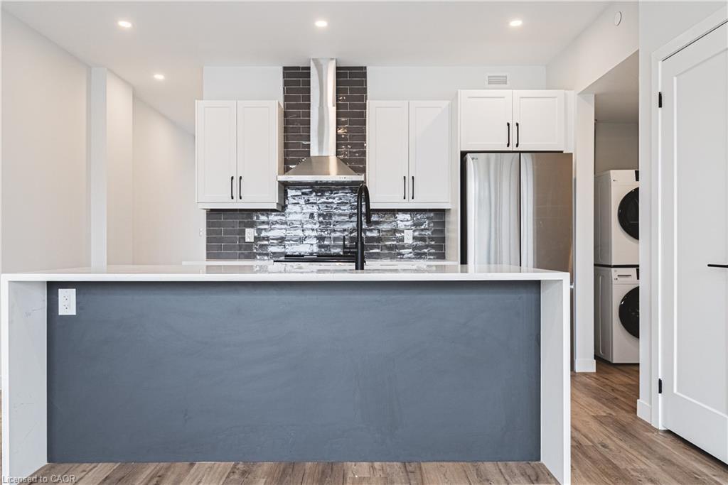 308-555 Sanatorium Road, Hamilton, ON - Indoor Photo Showing Kitchen