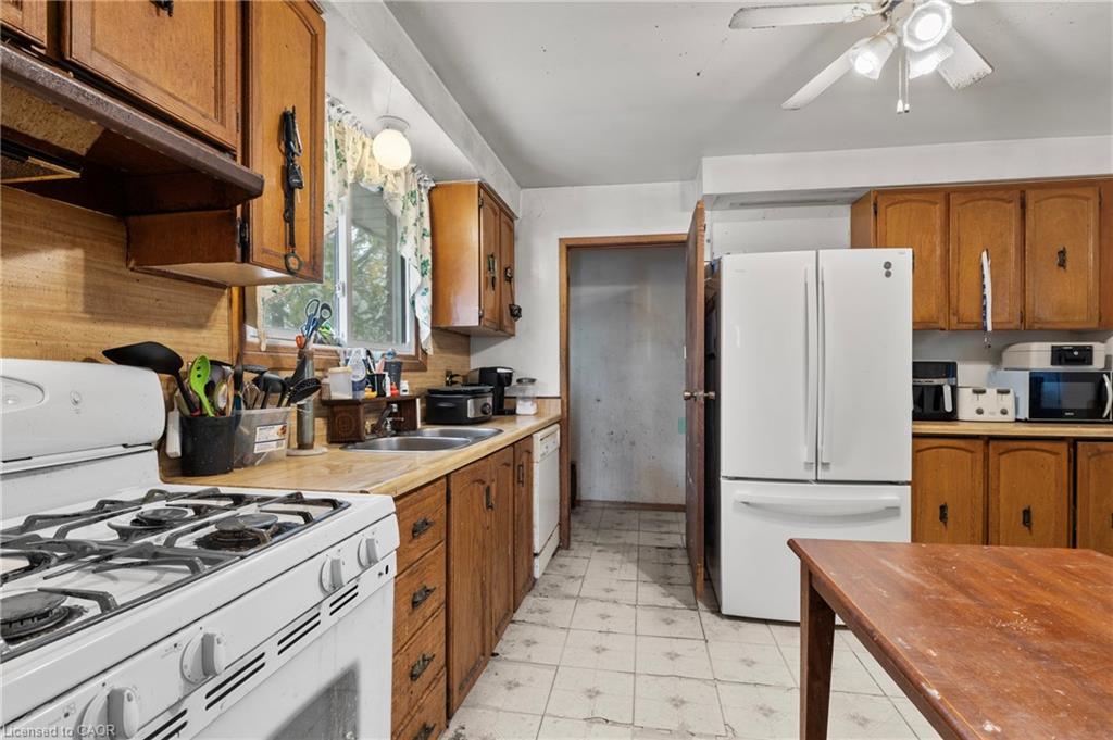 11 Torlake Street, Hamilton, ON - Indoor Photo Showing Kitchen With Double Sink