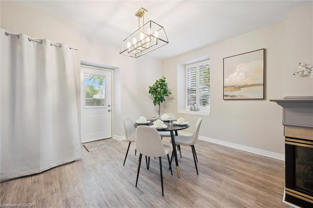 16-18 St Andrews Street, Cambridge, ON - Indoor Photo Showing Dining Room