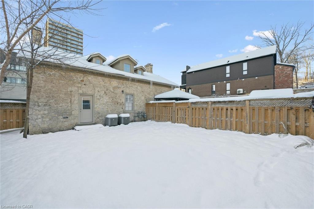 16-18 St Andrews Street, Cambridge, ON - Outdoor