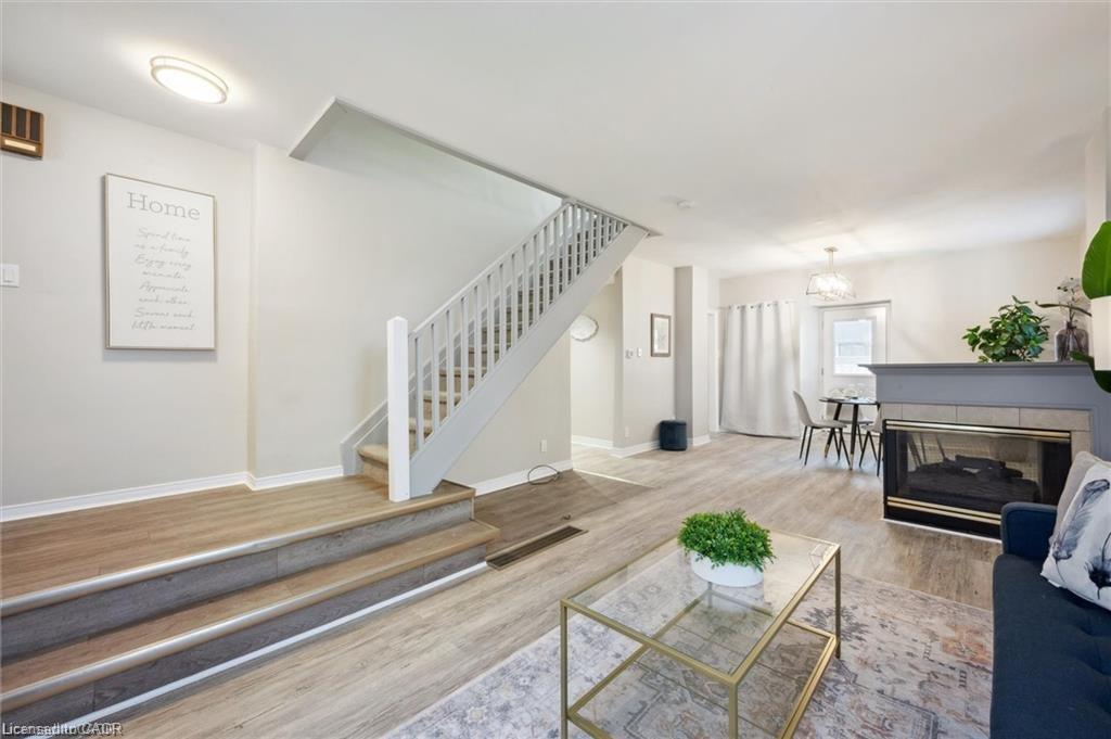 16-18 St Andrews Street, Cambridge, ON - Indoor Photo Showing Living Room With Fireplace