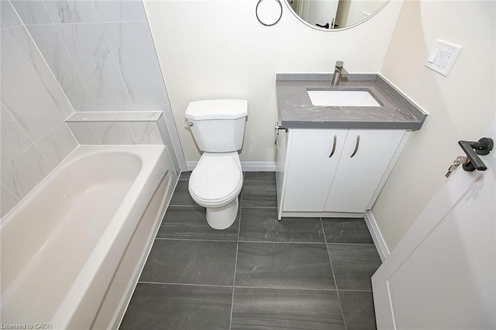 63-370 Fisher Mills Road, Cambridge, ON - Indoor Photo Showing Bathroom