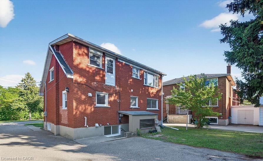 Unit B-154 Montgomery Road, Kitchener, ON - Outdoor