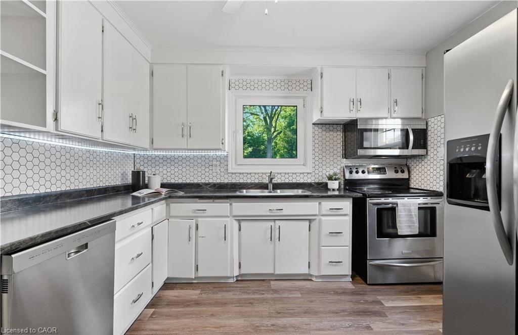 Unit B-154 Montgomery Road, Kitchener, ON - Indoor Photo Showing Kitchen With Double Sink