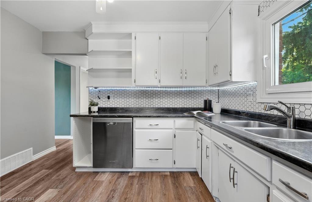 Unit B-154 Montgomery Road, Kitchener, ON - Indoor Photo Showing Kitchen With Double Sink