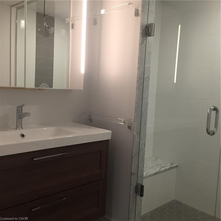 2-122 Macassa Avenue, Hamilton, ON - Indoor Photo Showing Bathroom