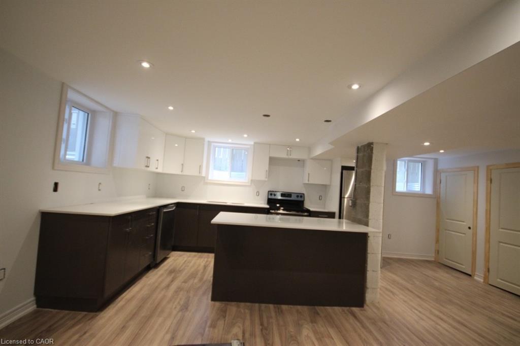 2-122 Macassa Avenue, Hamilton, ON - Indoor Photo Showing Kitchen