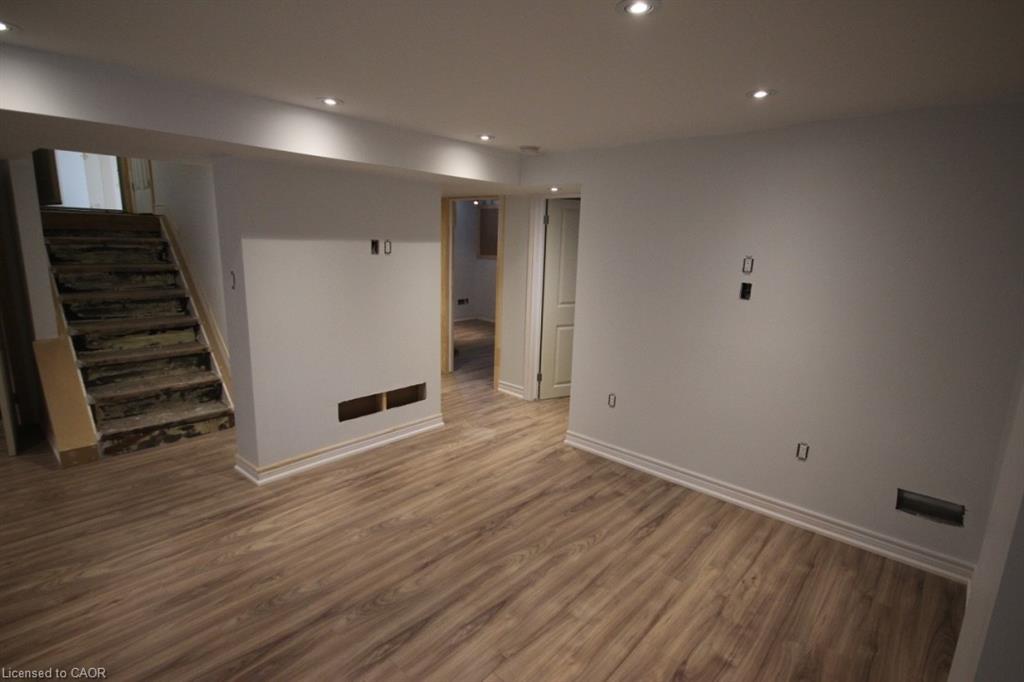 2-122 Macassa Avenue, Hamilton, ON - Indoor Photo Showing Other Room