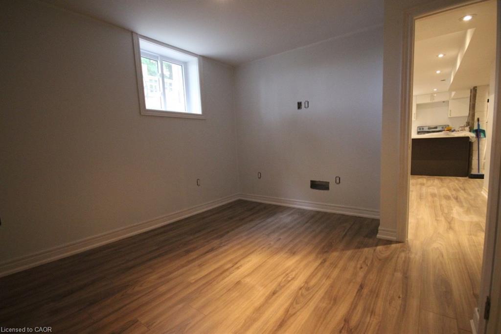 2-122 Macassa Avenue, Hamilton, ON - Indoor Photo Showing Other Room