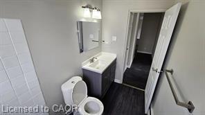 3-2205 King Street E, Hamilton, ON - Indoor Photo Showing Bathroom