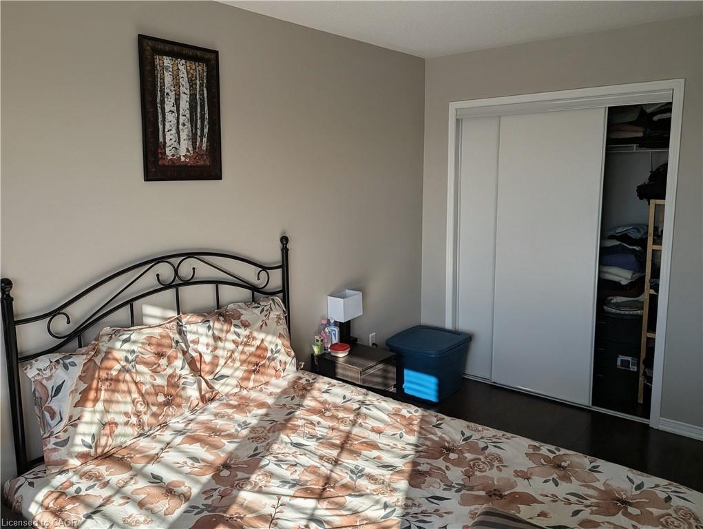 8-2579 Sixth Line, Oakville, ON - Indoor Photo Showing Bedroom