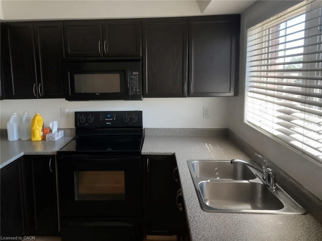 8-2579 Sixth Line, Oakville, ON - Indoor Photo Showing Kitchen With Double Sink