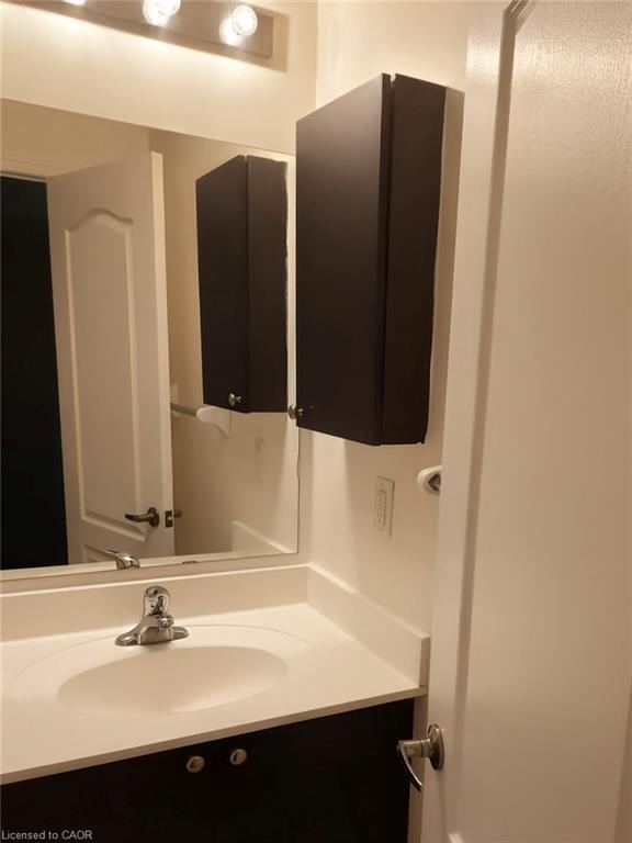 8-2579 Sixth Line, Oakville, ON - Indoor Photo Showing Bathroom