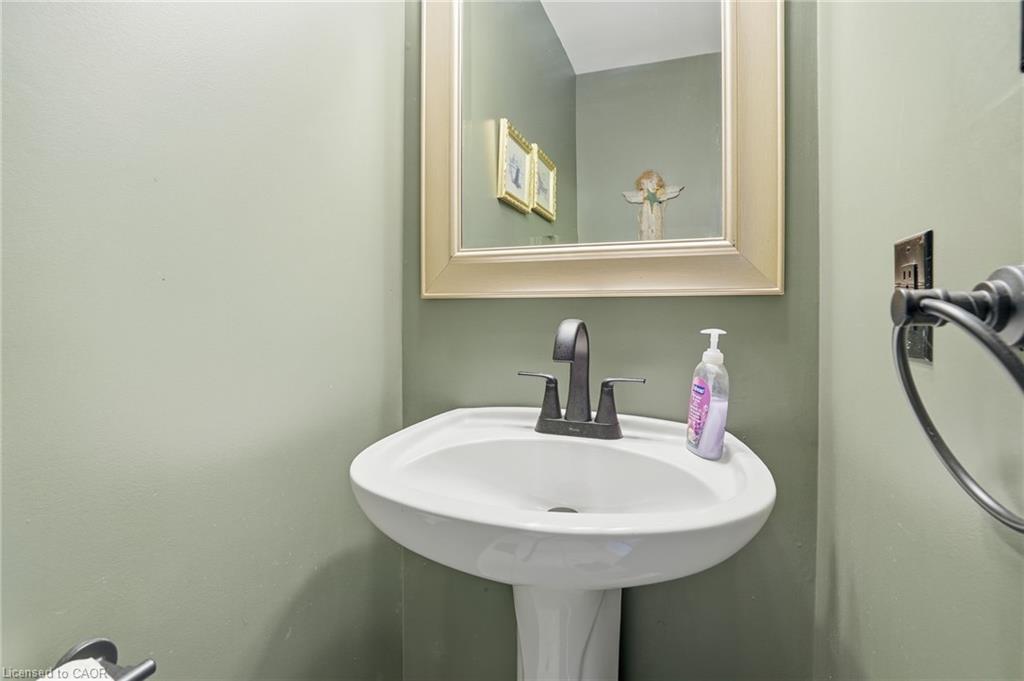 80 Foxborough Drive, Ancaster, ON - Indoor Photo Showing Bathroom