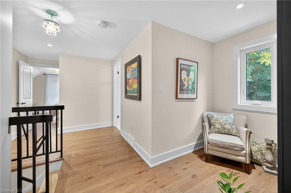 233 Townsend Avenue, Burlington, ON - Indoor Photo Showing Other Room