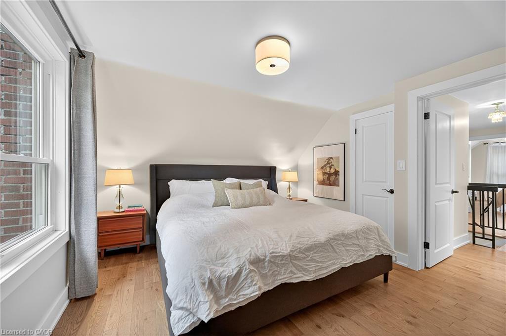 233 Townsend Avenue, Burlington, ON - Indoor Photo Showing Bedroom