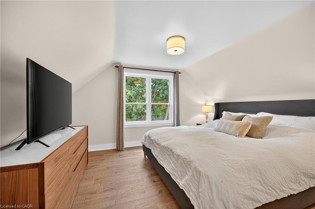 233 Townsend Avenue, Burlington, ON - Indoor Photo Showing Bedroom