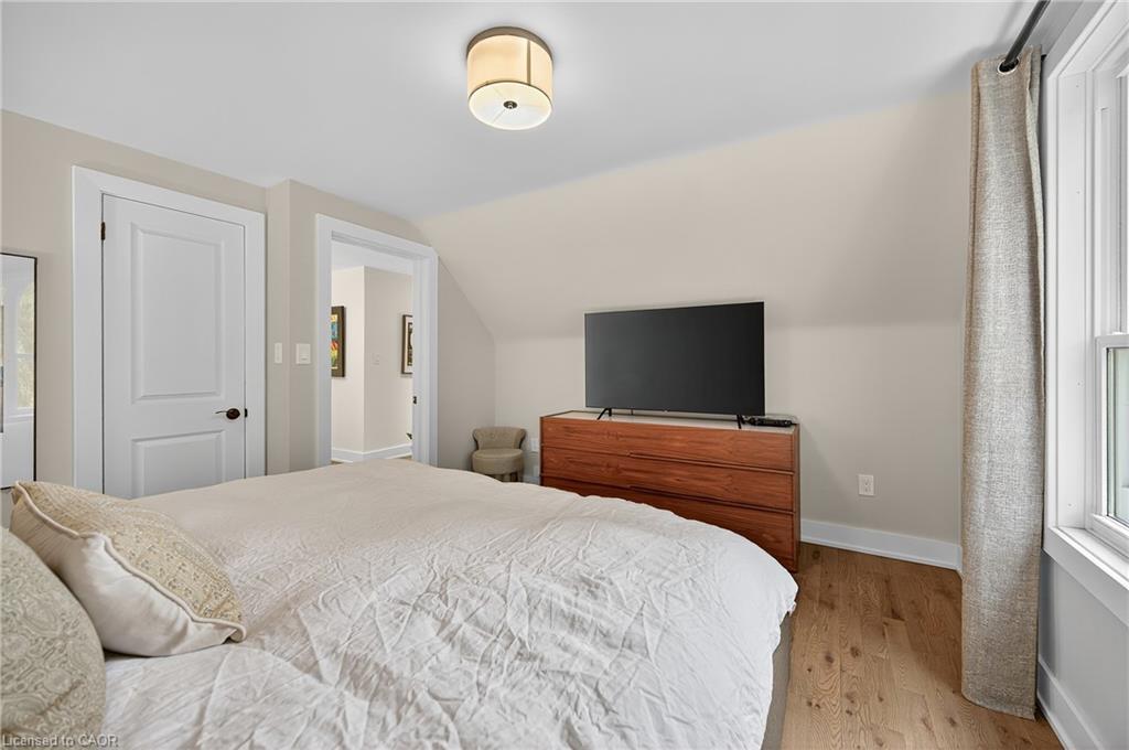 233 Townsend Avenue, Burlington, ON - Indoor Photo Showing Bedroom
