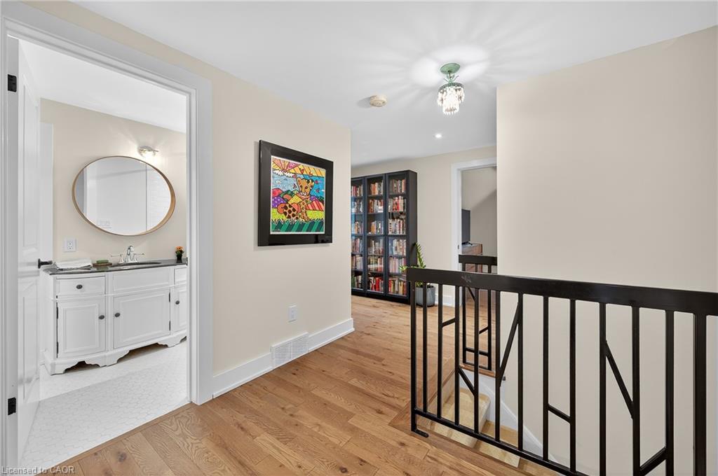 233 Townsend Avenue, Burlington, ON - Indoor Photo Showing Other Room