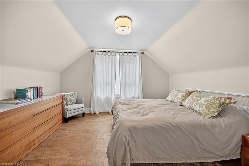 233 Townsend Avenue, Burlington, ON - Indoor Photo Showing Bedroom