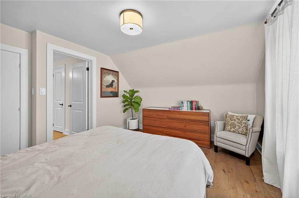 233 Townsend Avenue, Burlington, ON - Indoor Photo Showing Bedroom