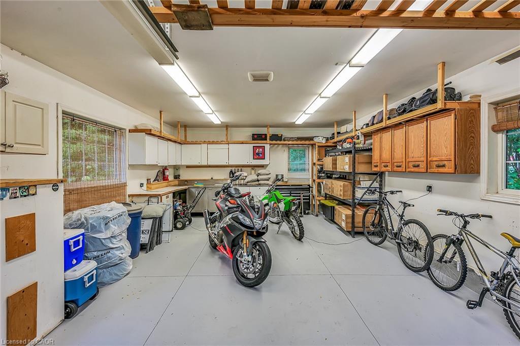 233 Townsend Avenue, Burlington, ON - Indoor Photo Showing Garage