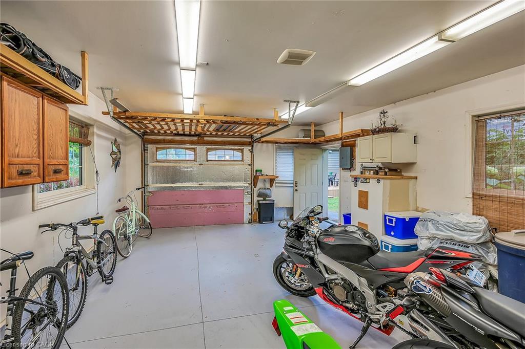 233 Townsend Avenue, Burlington, ON - Indoor Photo Showing Garage