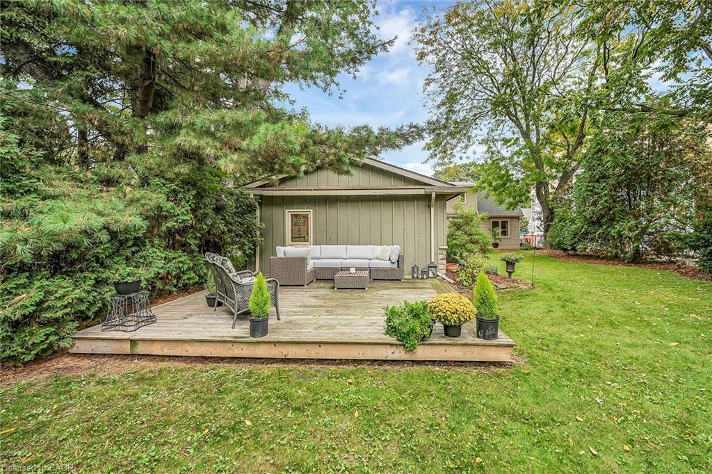 233 Townsend Avenue, Burlington, ON - Outdoor With Deck Patio Veranda