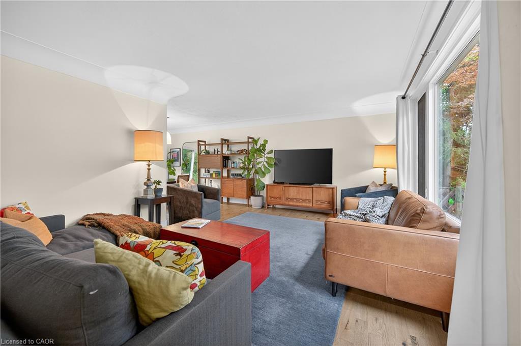 233 Townsend Avenue, Burlington, ON - Indoor Photo Showing Living Room