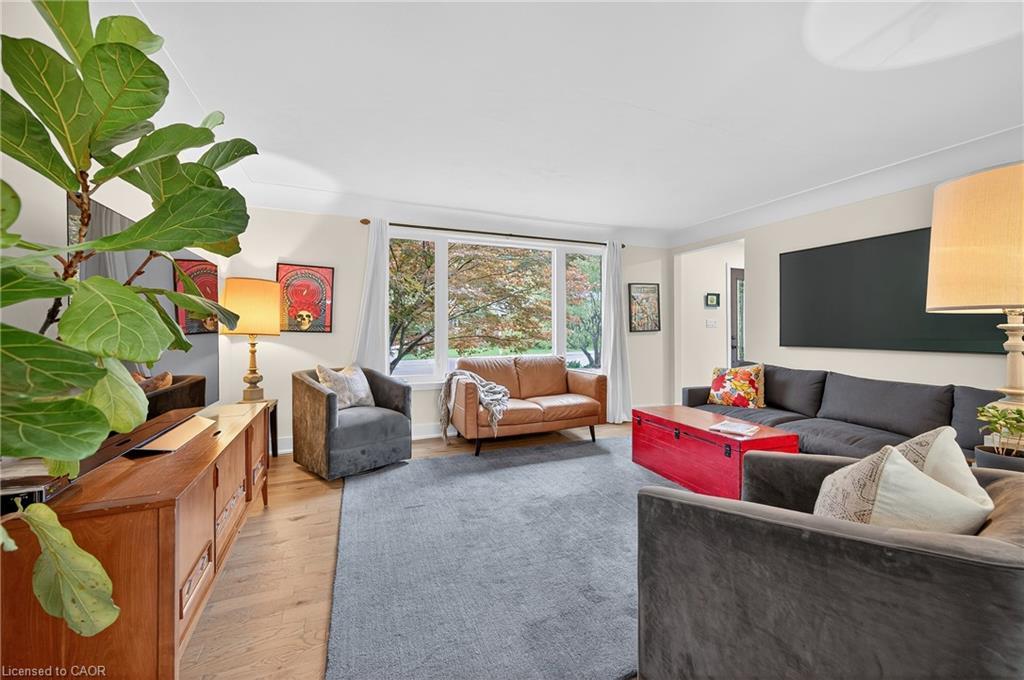 233 Townsend Avenue, Burlington, ON - Indoor Photo Showing Living Room