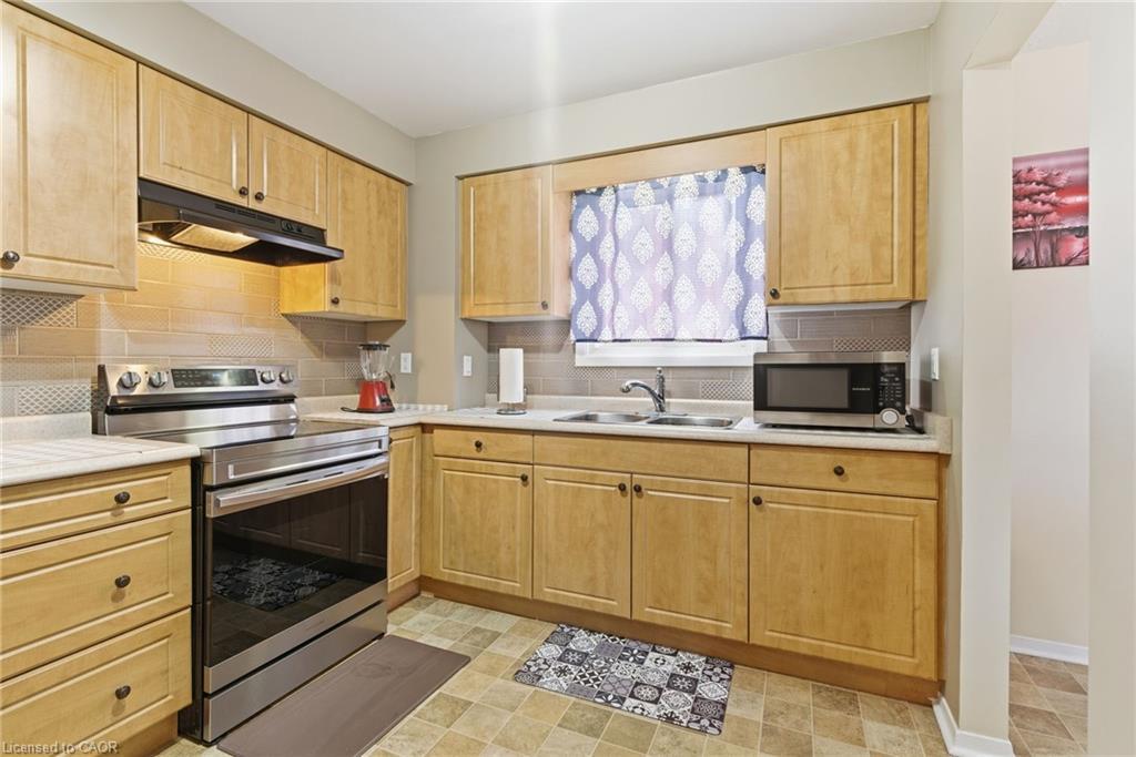 116-185 Denistoun Street, Welland, ON - Indoor Photo Showing Kitchen With Double Sink
