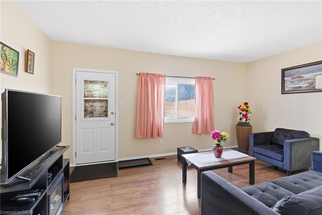 116-185 Denistoun Street, Welland, ON - Indoor Photo Showing Living Room