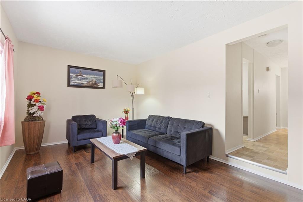 116-185 Denistoun Street, Welland, ON - Indoor Photo Showing Living Room