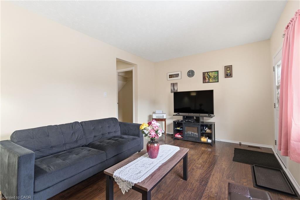 116-185 Denistoun Street, Welland, ON - Indoor Photo Showing Living Room