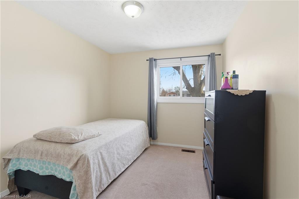 116-185 Denistoun Street, Welland, ON - Indoor Photo Showing Bedroom