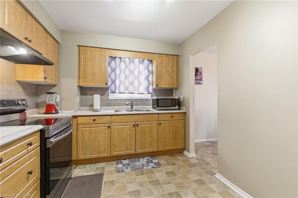 116-185 Denistoun Street, Welland, ON - Indoor Photo Showing Kitchen With Double Sink