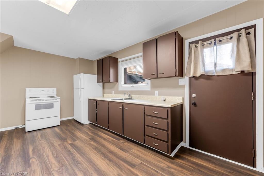73 Shaw Street, Hamilton, ON - Indoor Photo Showing Kitchen