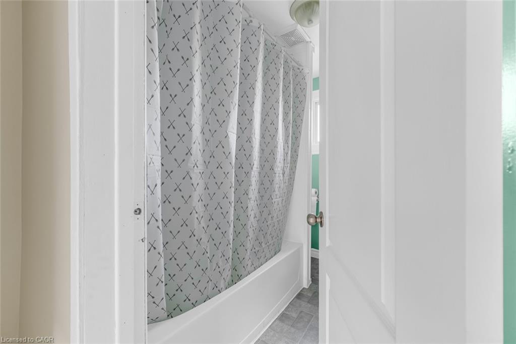 73 Shaw Street, Hamilton, ON - Indoor Photo Showing Bathroom