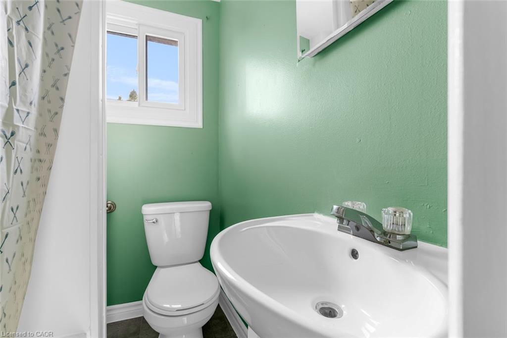 73 Shaw Street, Hamilton, ON - Indoor Photo Showing Bathroom