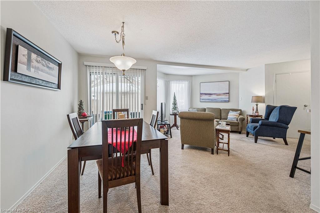 21-205 Highland Crescent, Kitchener, ON - Indoor Photo Showing Dining Room