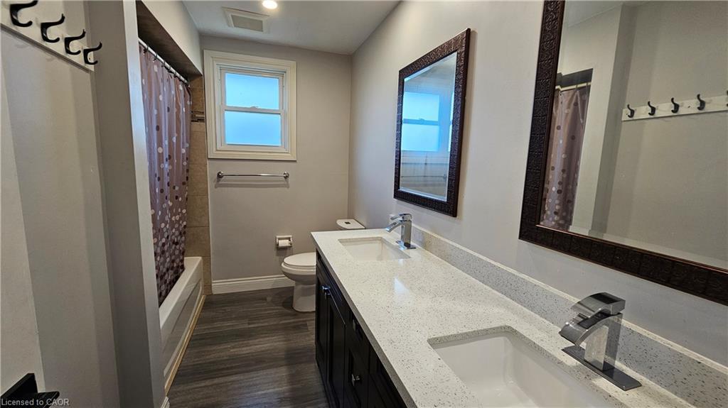 Upper-110 Abbot Drive, Hamilton, ON - Indoor Photo Showing Bathroom