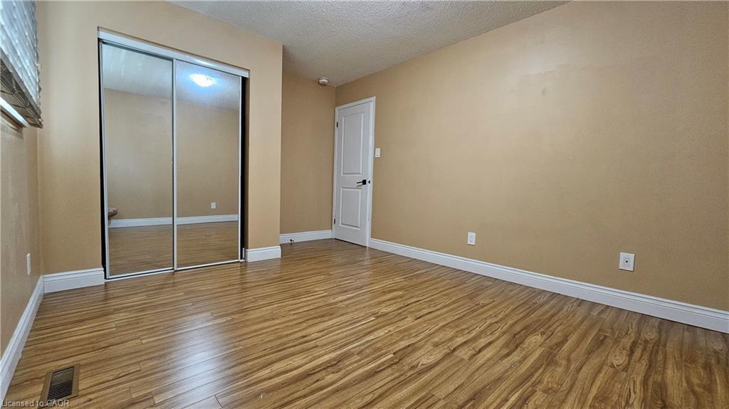 Upper-110 Abbot Drive, Hamilton, ON - Indoor Photo Showing Other Room