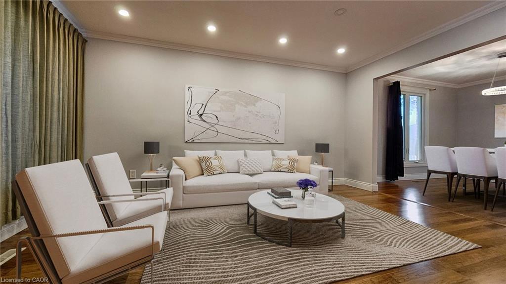 Upper-110 Abbot Drive, Hamilton, ON - Indoor Photo Showing Living Room
