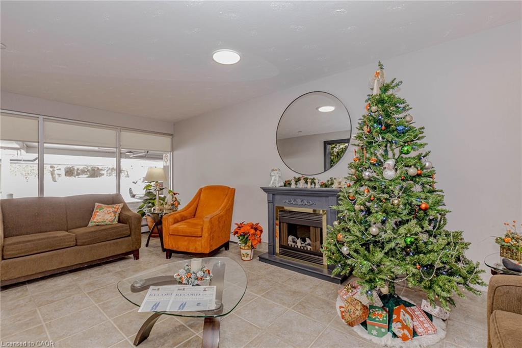 106-58 Bridgeport Road E, Waterloo, ON - Indoor Photo Showing Living Room With Fireplace