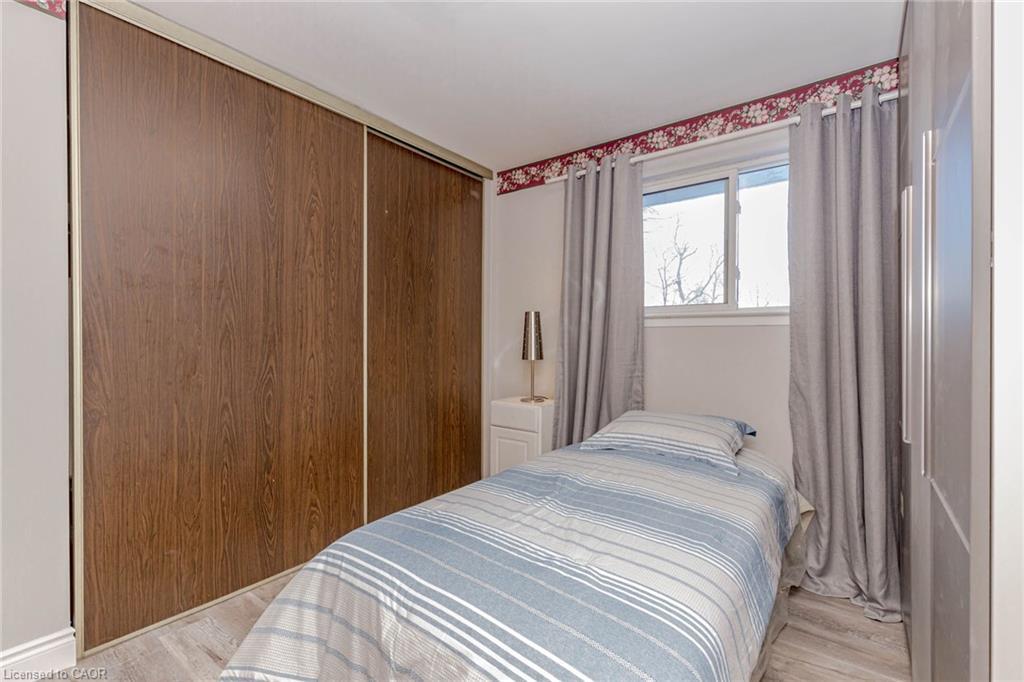 106-58 Bridgeport Road E, Waterloo, ON - Indoor Photo Showing Bedroom