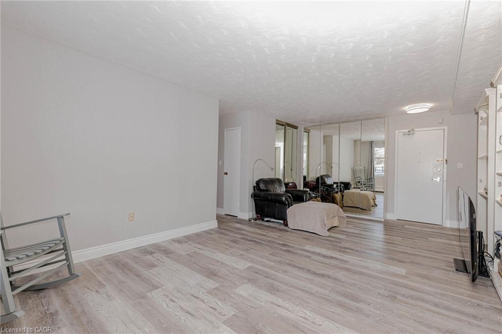 106-58 Bridgeport Road E, Waterloo, ON - Indoor